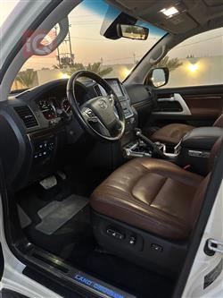 تۆیۆتا لاند کروزەر